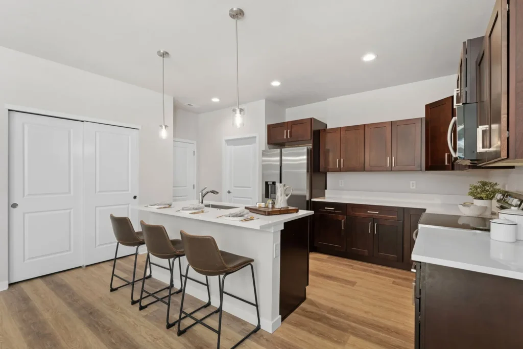40-web-or-mls-308 Josef Cir 31